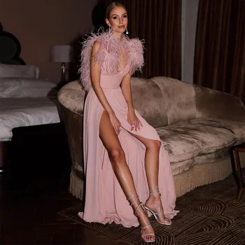 Elegantní Růžové Vysoké Boční Split Peří Plesové Šaty bez Rukávů V-Neck Formální Party Šaty Večerní Šaty pro Dubaj Ženy 2023