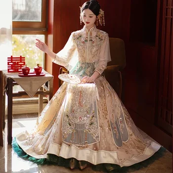 Tradiční Čínské Šaty Zlaté Xiuhe Set 2023 Nevěsta Svatební Šaty Šampaňské Senior Svatební Šaty Opékání Ženy Pánská Tang Oblek